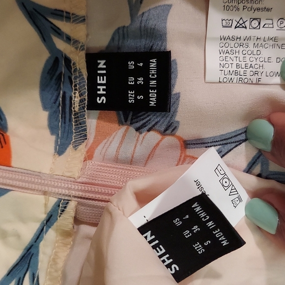 Off Shoulder Tropical Top & Wrap Hem Shorts, size S - Picture 4 of 17